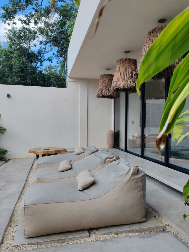 CASA LOLA