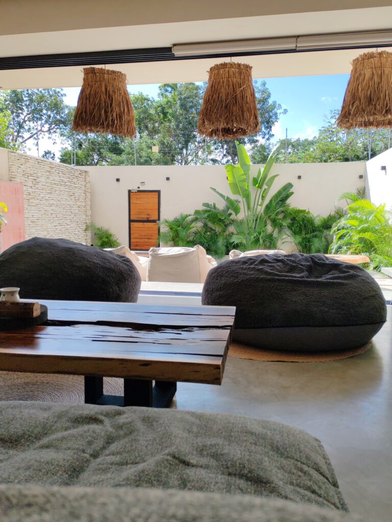 CASA LOLA