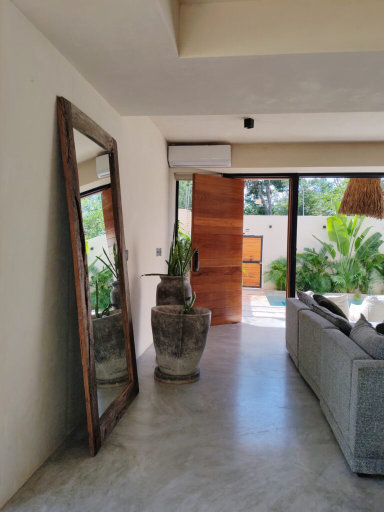 CASA LOLA