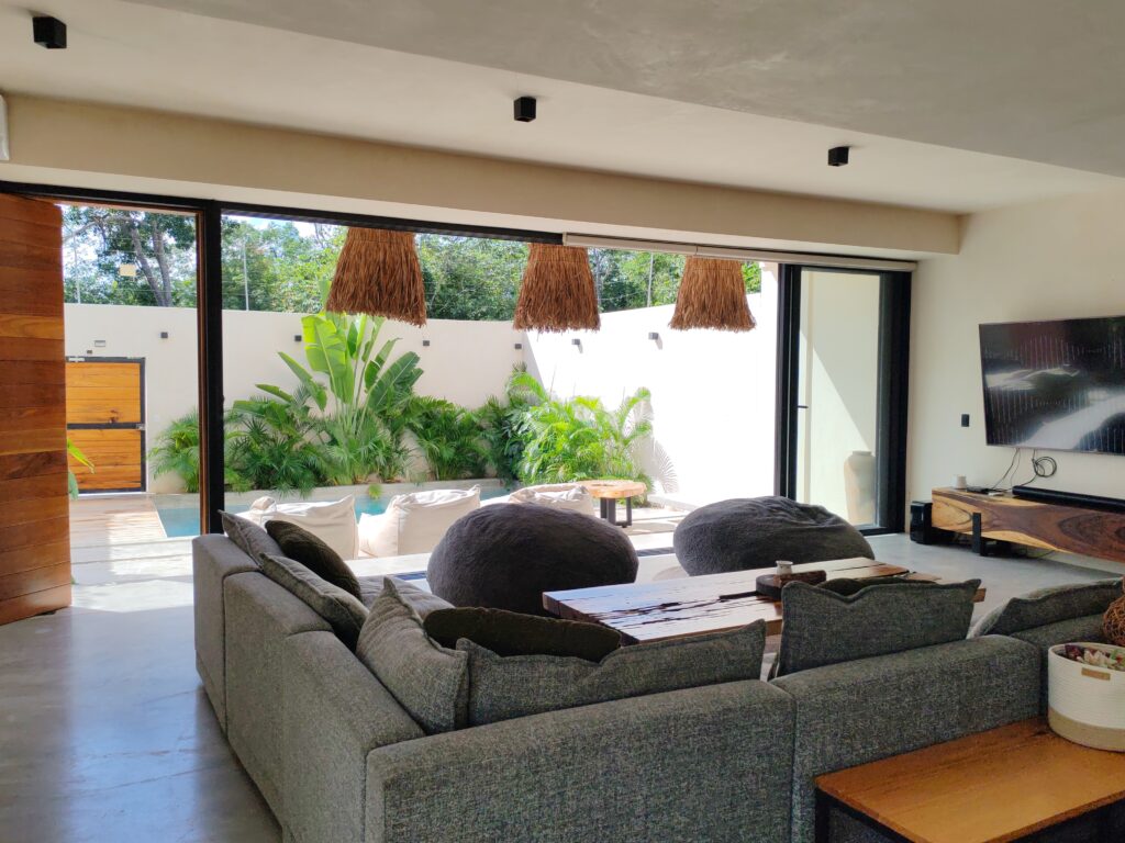 CASA LOLA