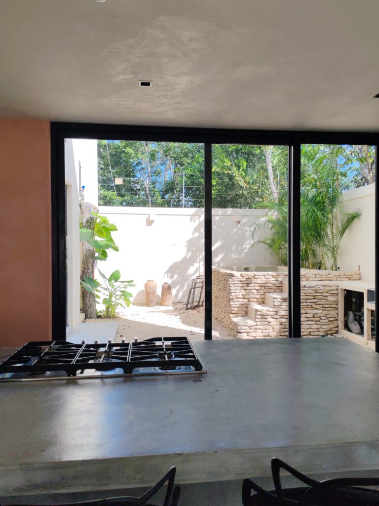 CASA LOLA