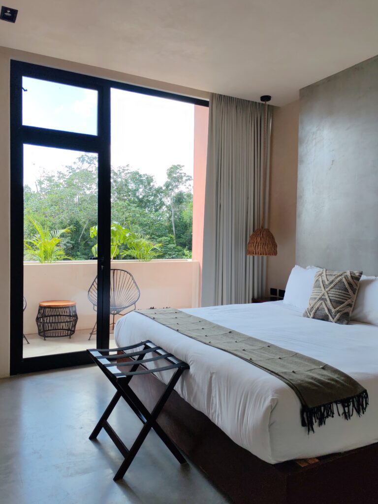 CASA LOLA