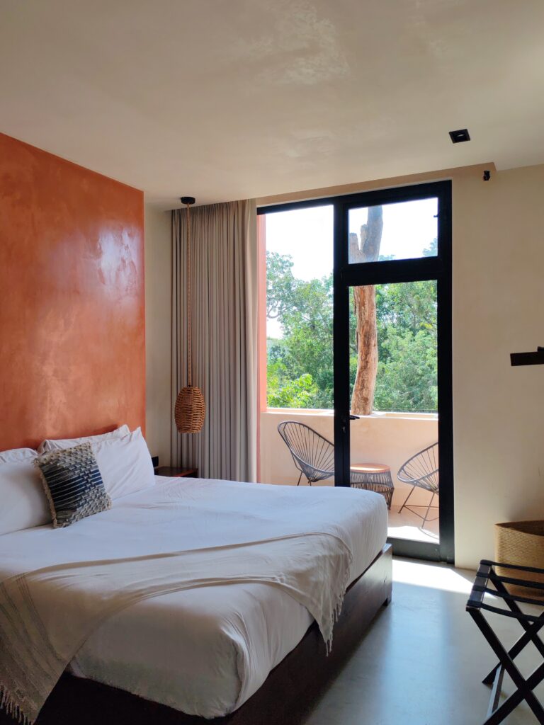 CASA LOLA