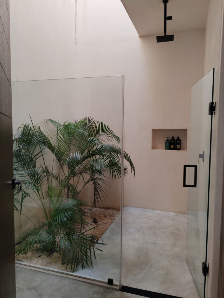 CASA LOLA