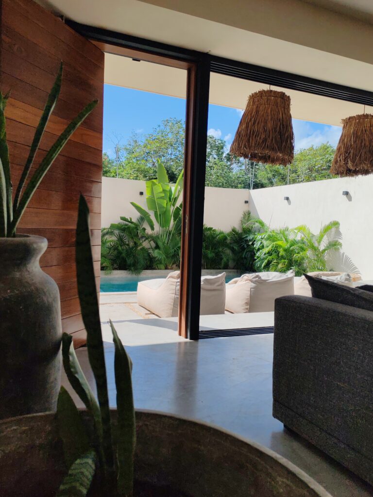CASA LOLA