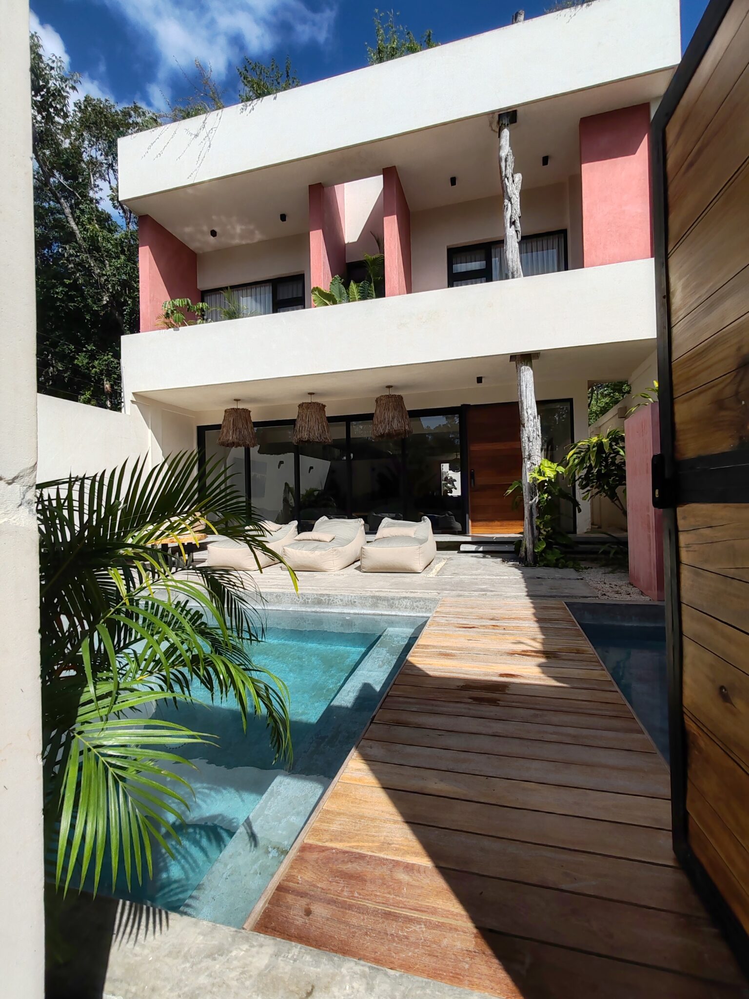 CASA LOLA